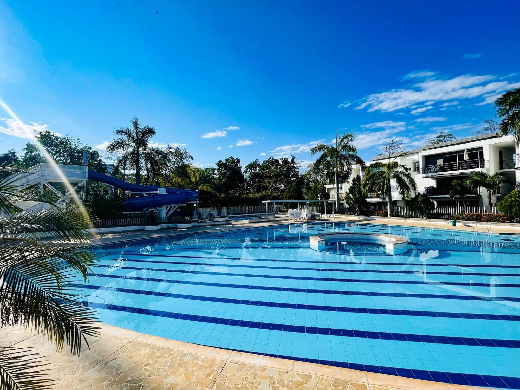 Apto Santa Fe Muy Cerca Parque Principal - Piscina